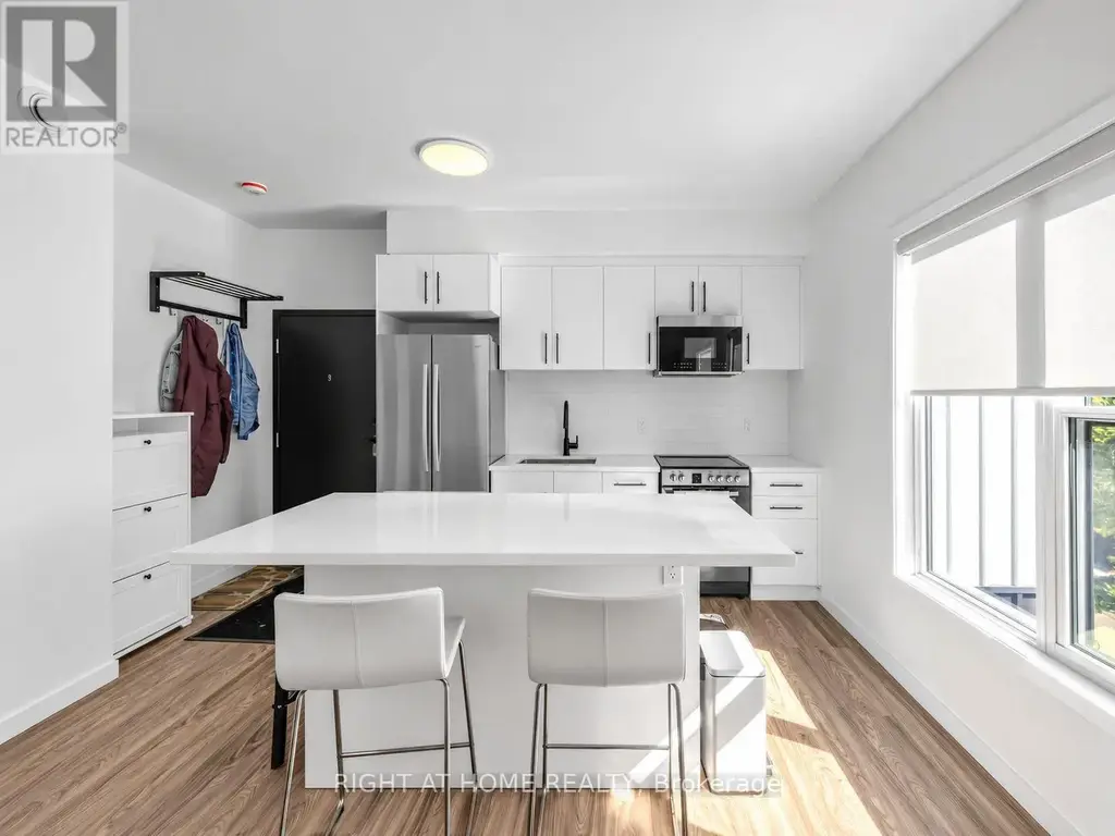 9 - 148 Glenlake Avenue, Toronto (High Park North)