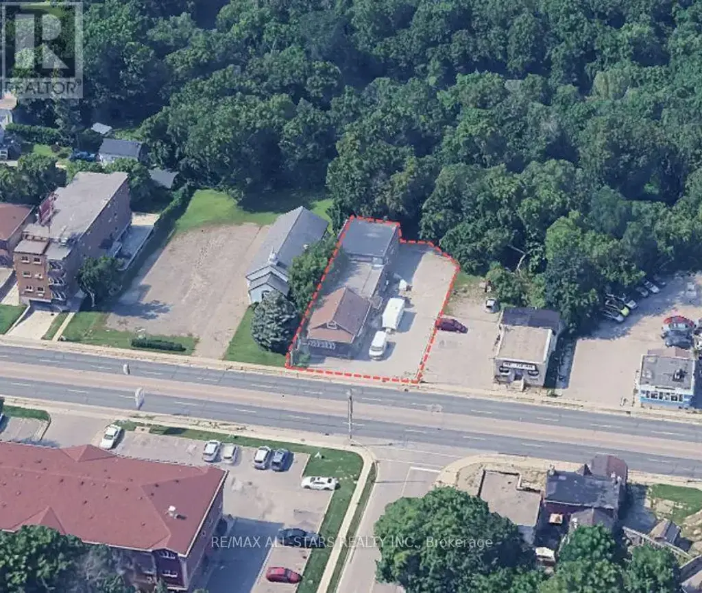 818 Simcoe Street S, Oshawa (Lakeview)