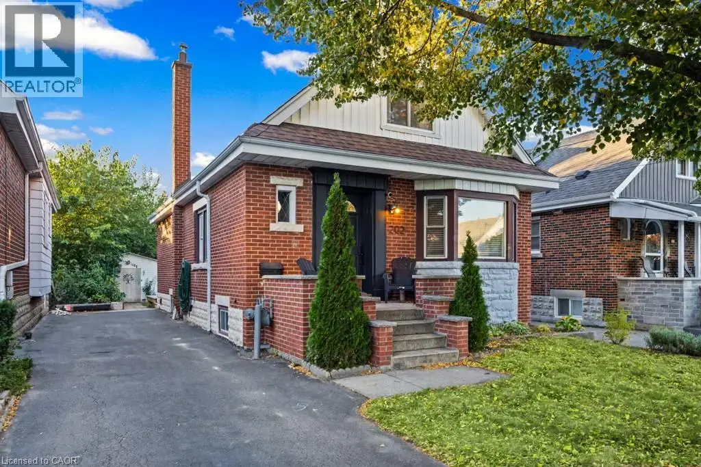 202 Huxley Avenue S, Hamilton