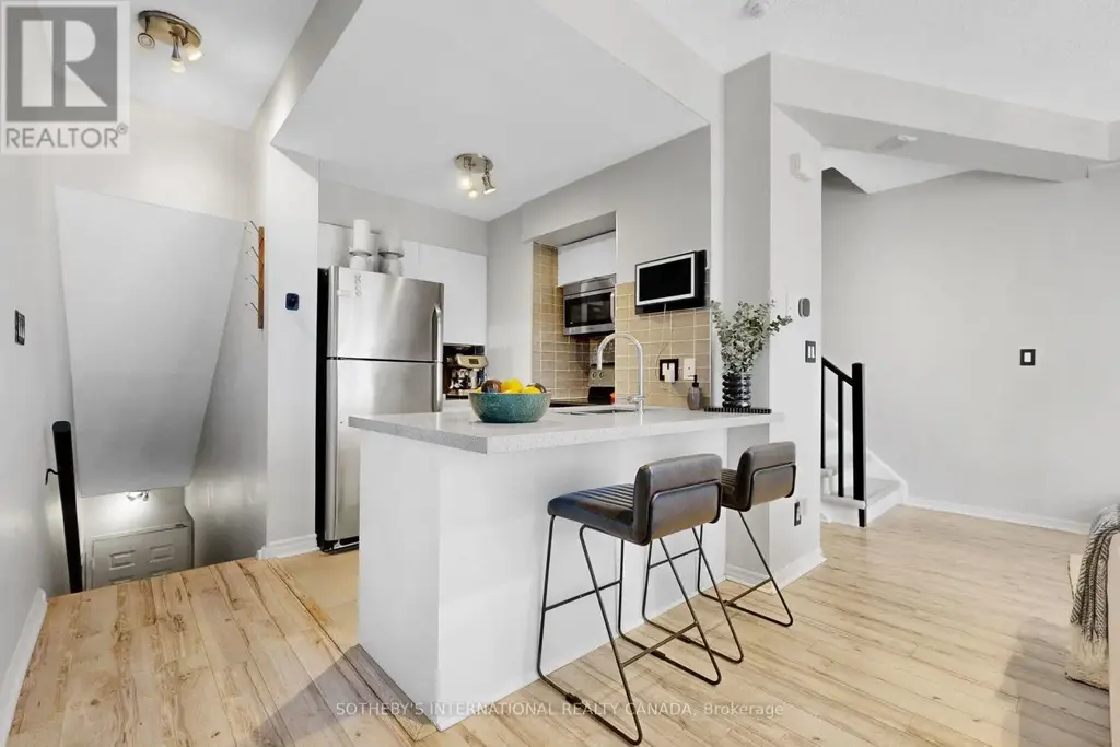 377 - 32 Stadium Road, Toronto (Niagara)