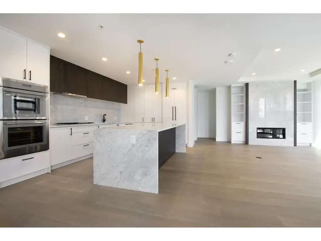 703 14825 Thrift Avenue, Surrey