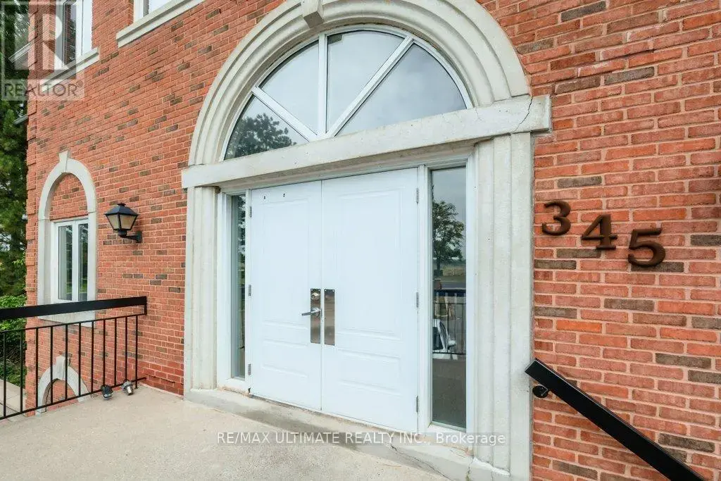 201 - 345 Renfrew Drive, Markham (Buttonville)