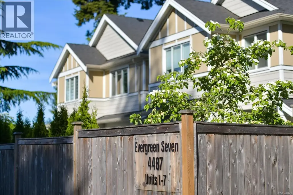 2 4487 Wilkinson Rd, Saanich