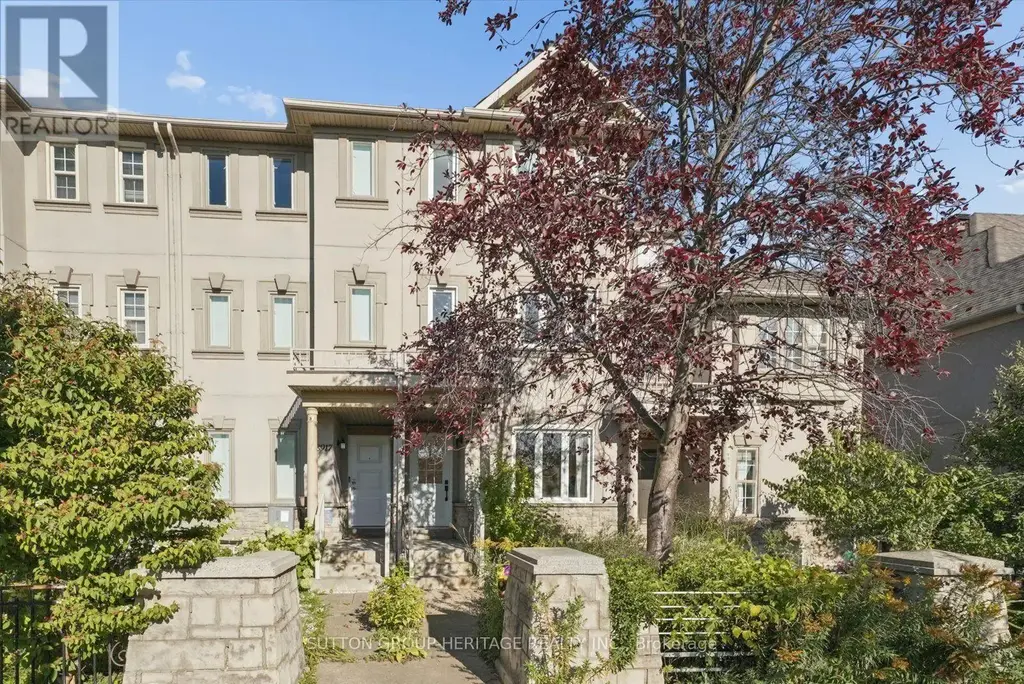 8915 Yonge Street, Richmond Hill (Langstaff)