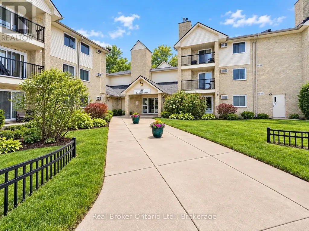 101 - 725 Deveron Crescent, London South (South T)
