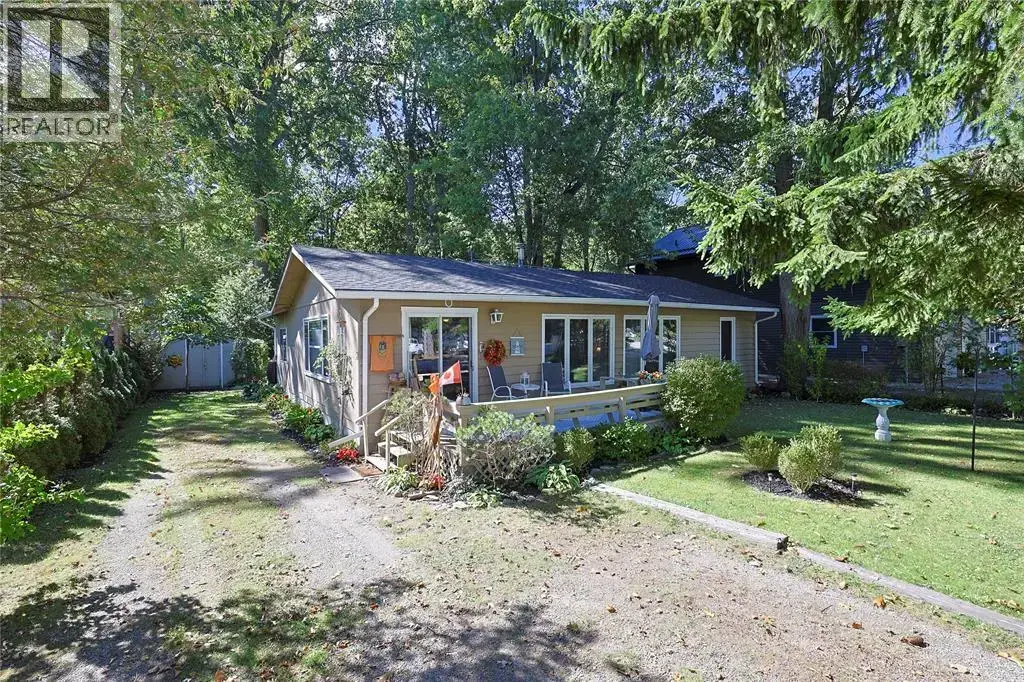 9906 Lake Road, Lambton Shores