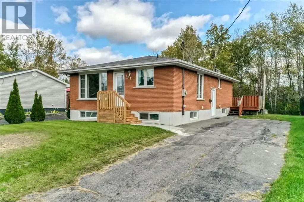 2411 Oak Street, Azilda