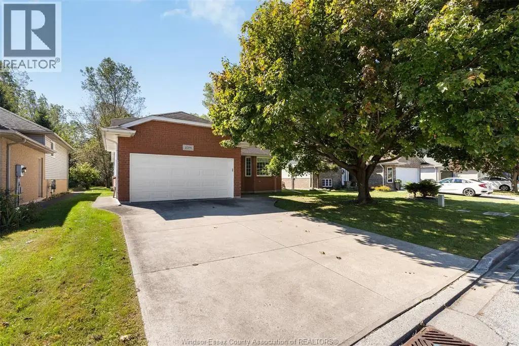 2311 Amy Lynn Park, Windsor