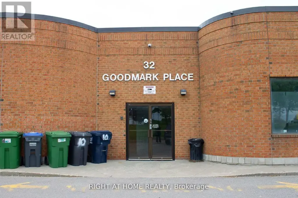 18 - 32 Goodmark Place, Toronto (West Humber-Clairville)