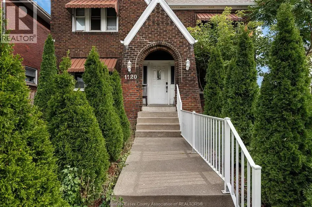 1120 Dougall Avenue, Windsor