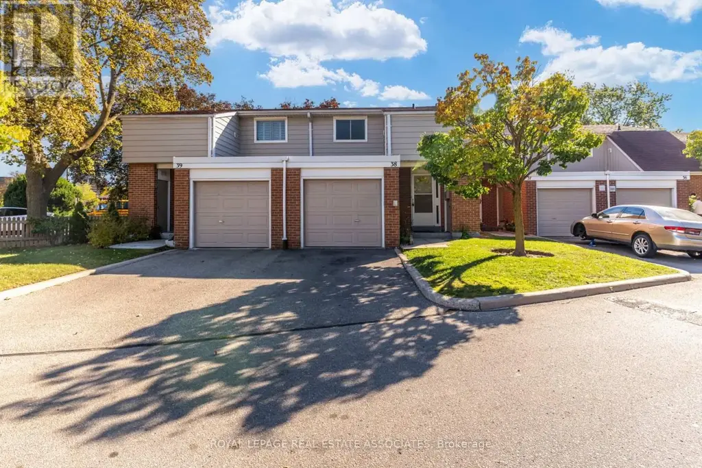 215 Mississauga Valley Boulevard, Mississauga (Mississauga Valleys)