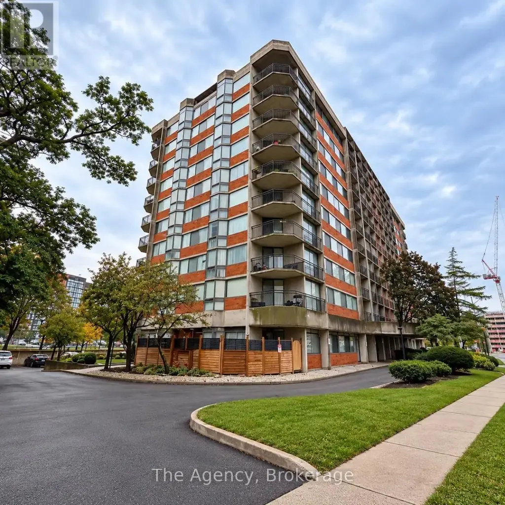 810 - 2200 Sherobee Road, Mississauga (Cooksville)