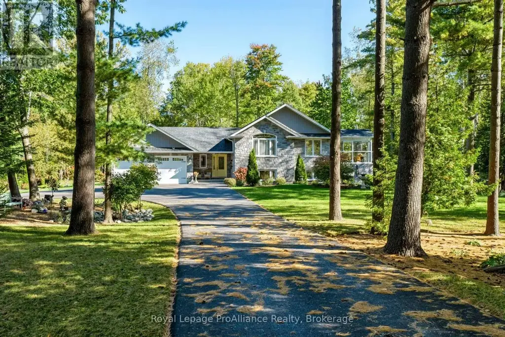 21502 Loyalist Parkway (highway 33) Parkway, Prince Edward County (Ameliasburg Ward)