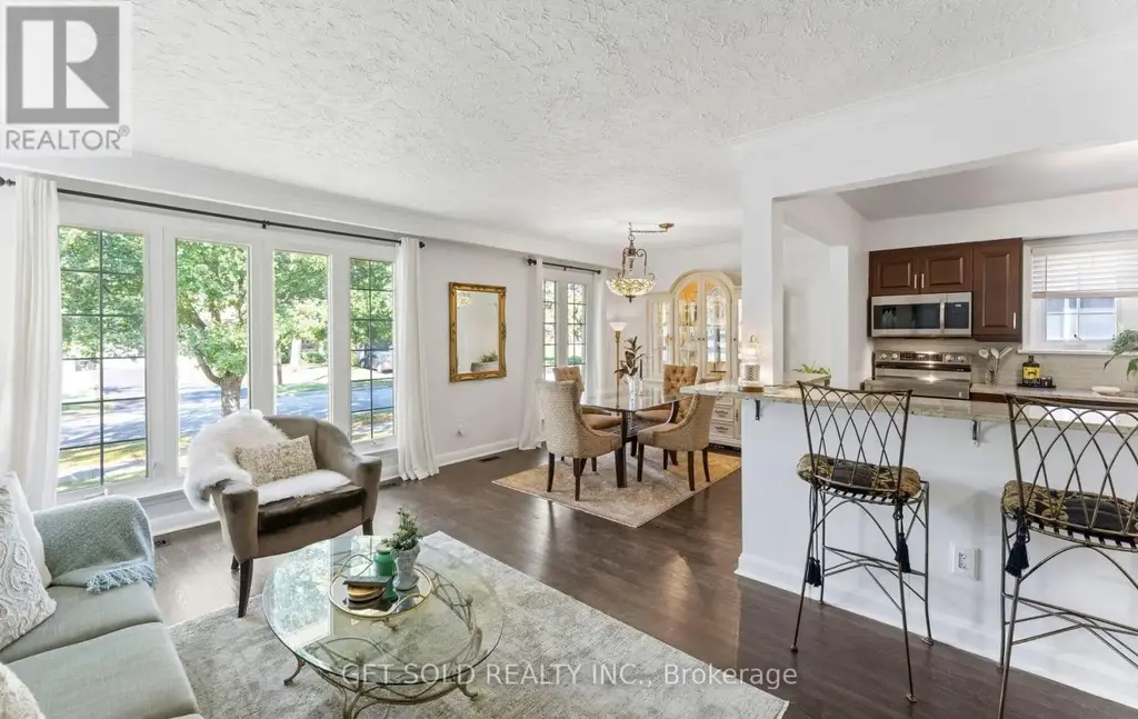 7 Watercliffe Road, Toronto (Rexdale-Kipling)
