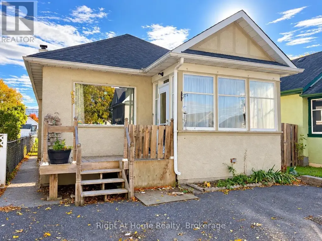 608 Marks Street S, Thunder Bay (Hyde Park)