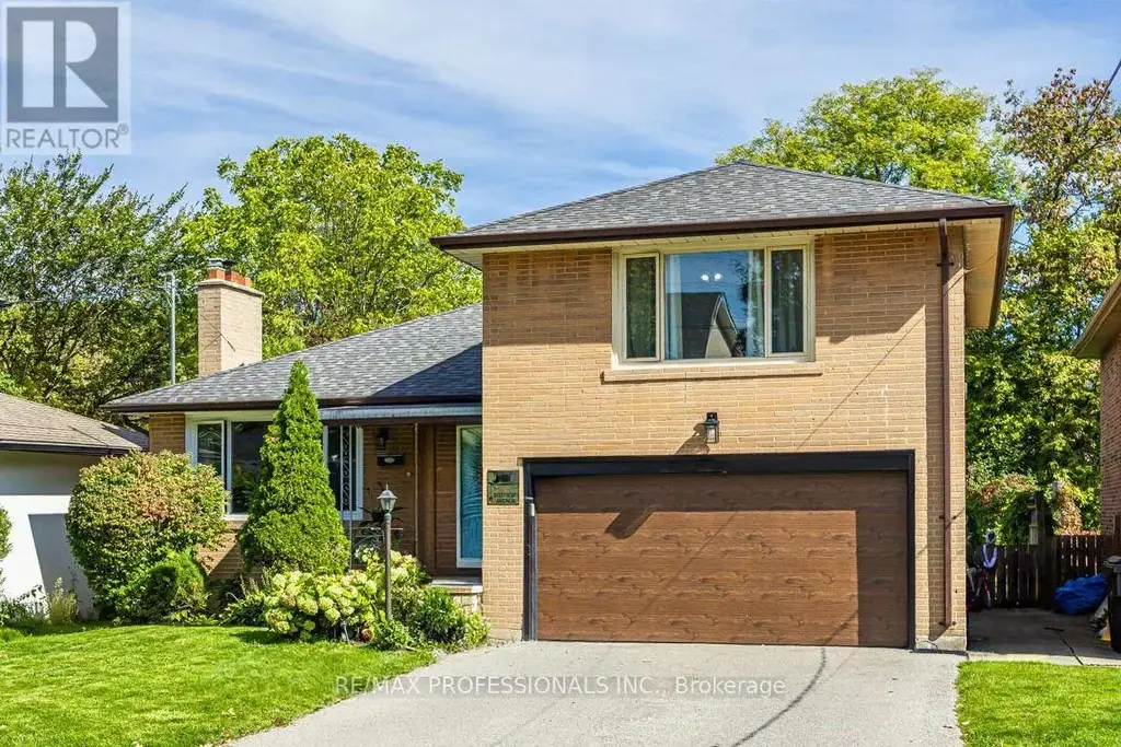 109 Botfield Avenue, Toronto (Islington-City Centre West)