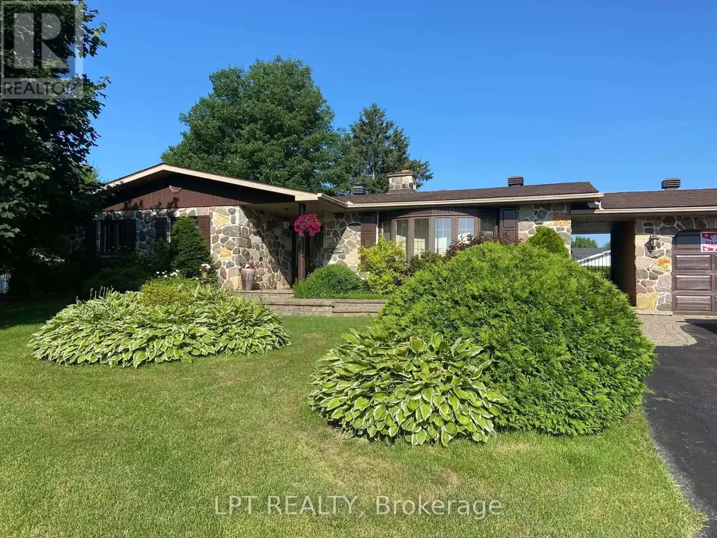 10 Orchard Street, Champlain