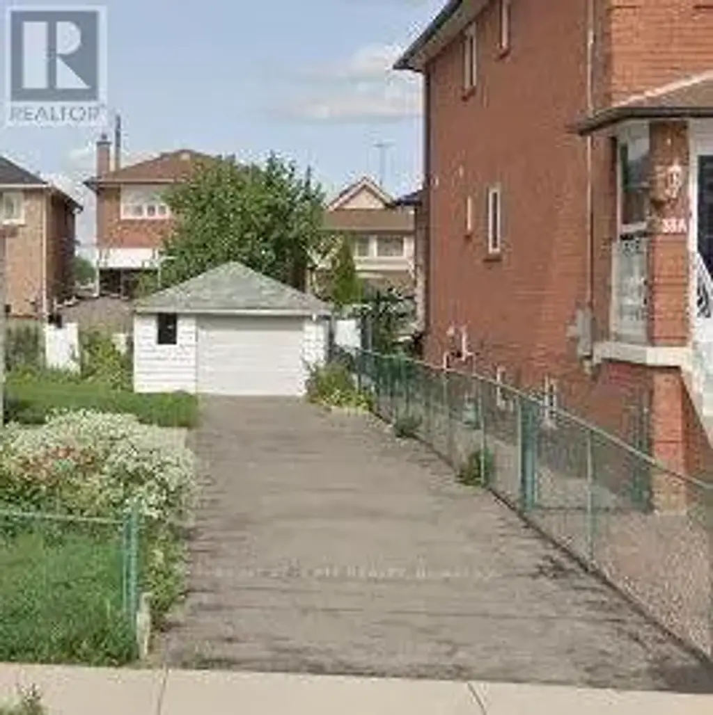 20 Maple Bush Avenue, Toronto (Humberlea-Pelmo Park)