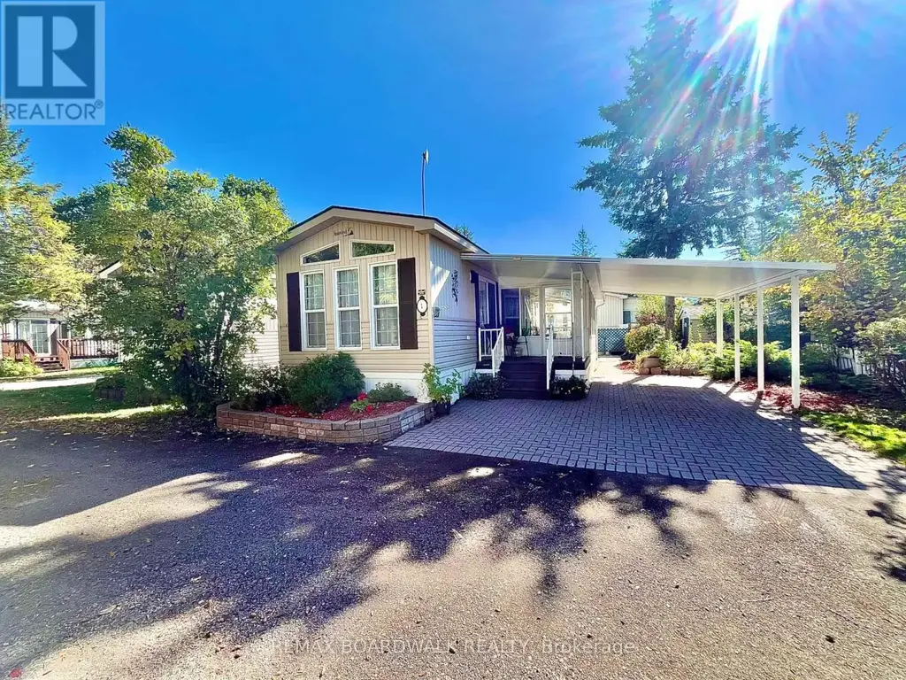 1 Mireille Private, Ottawa