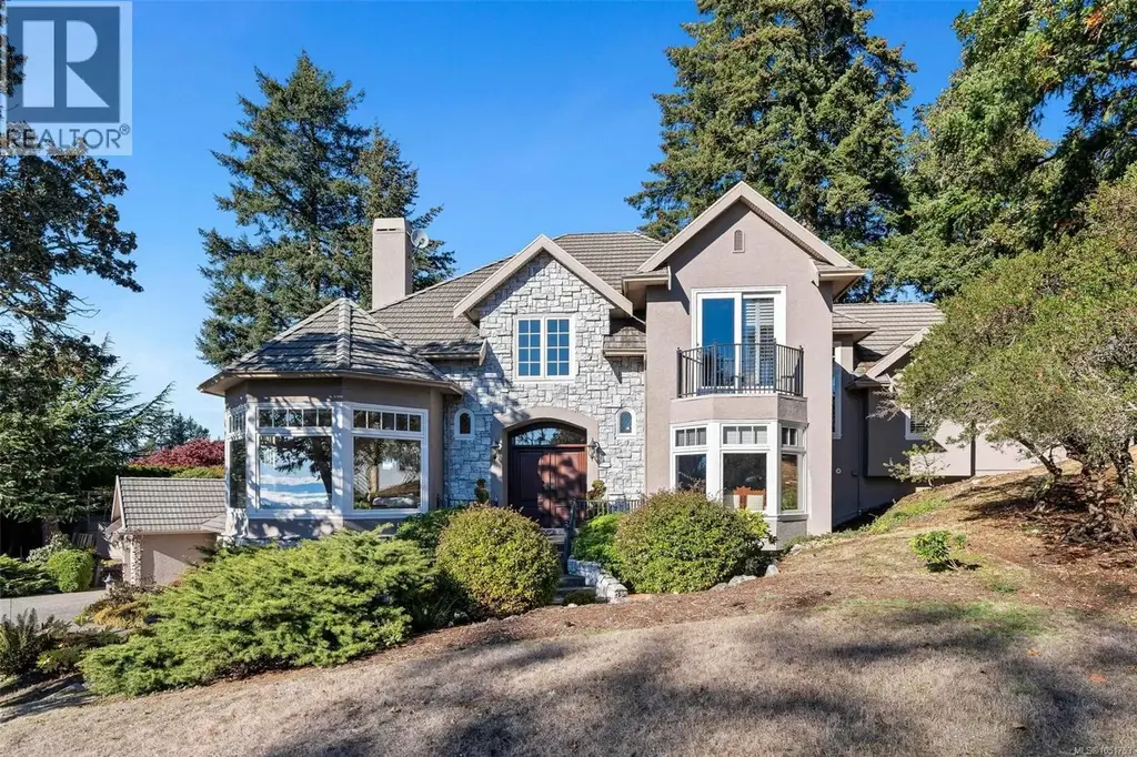 906 Cobblestone Lane, Saanich
