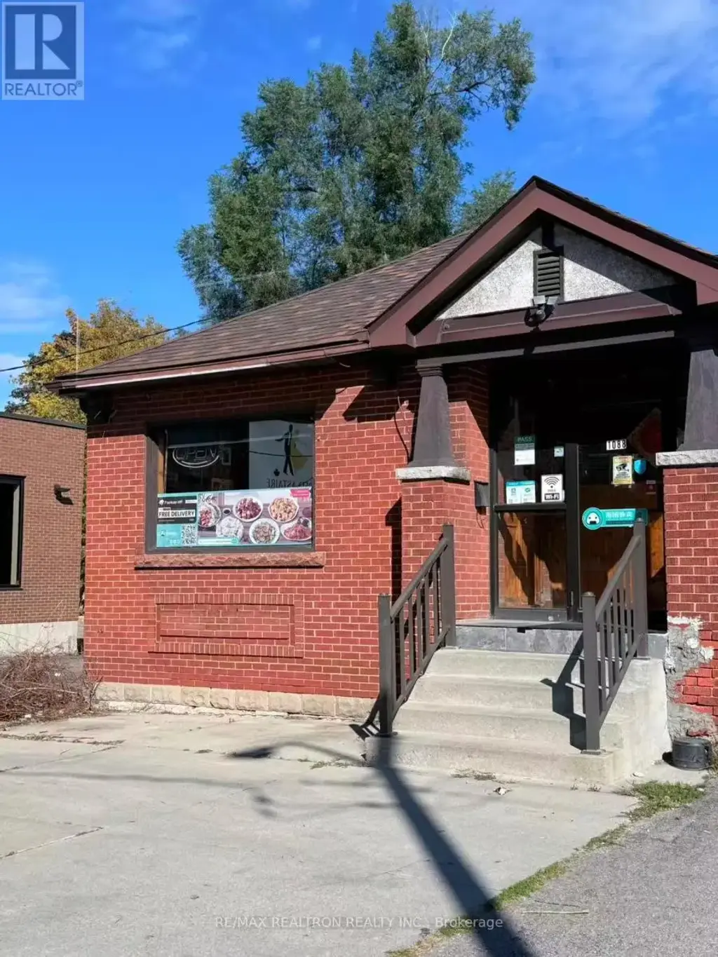 1088 Main Street W, Hamilton (Westdale)