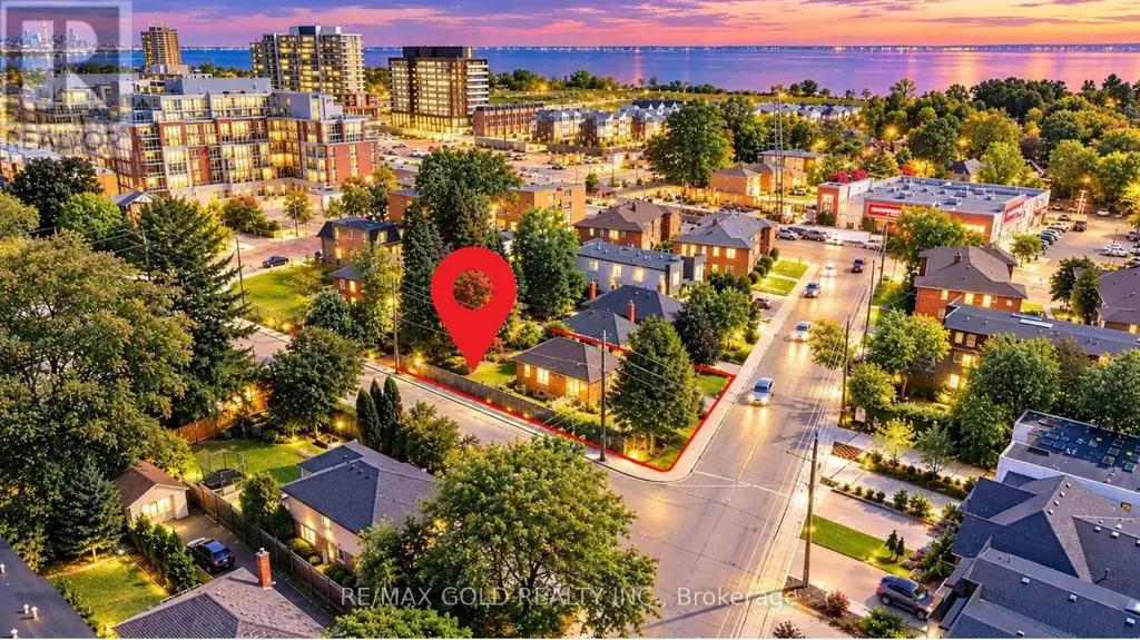 11 Pine Avenue N, Mississauga (Port Credit)