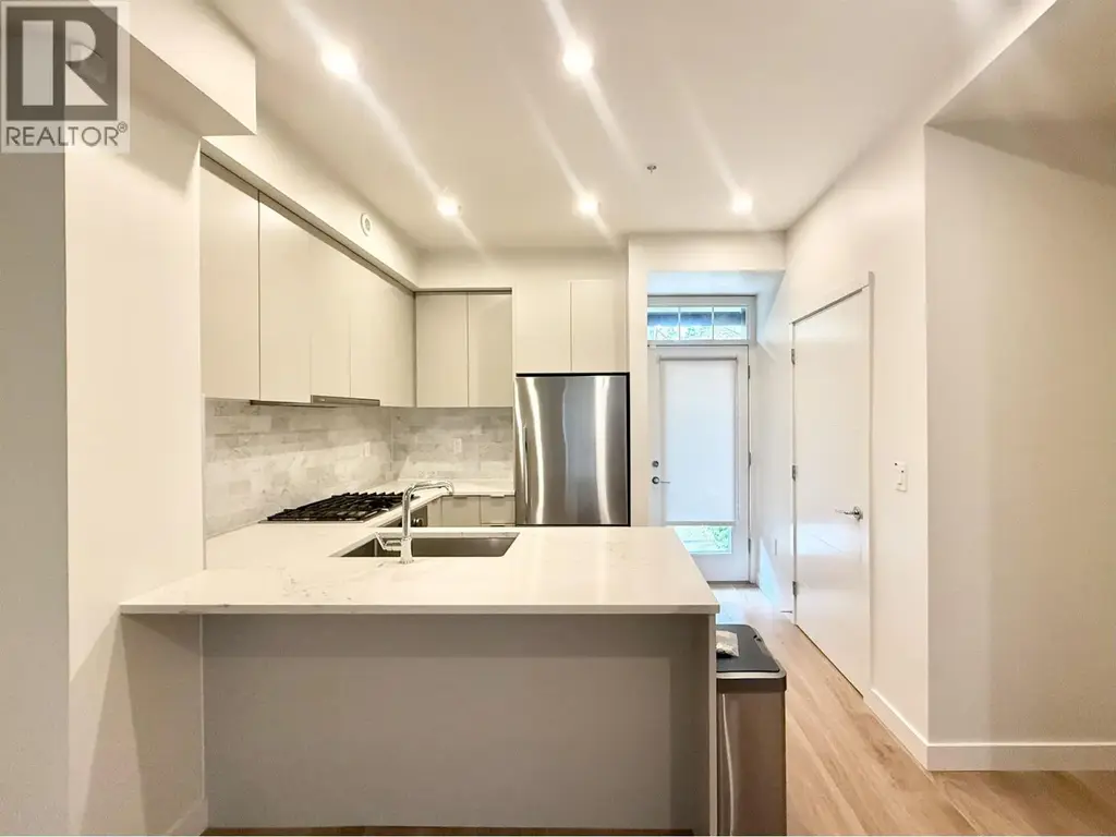 7923 Oak Street, Vancouver