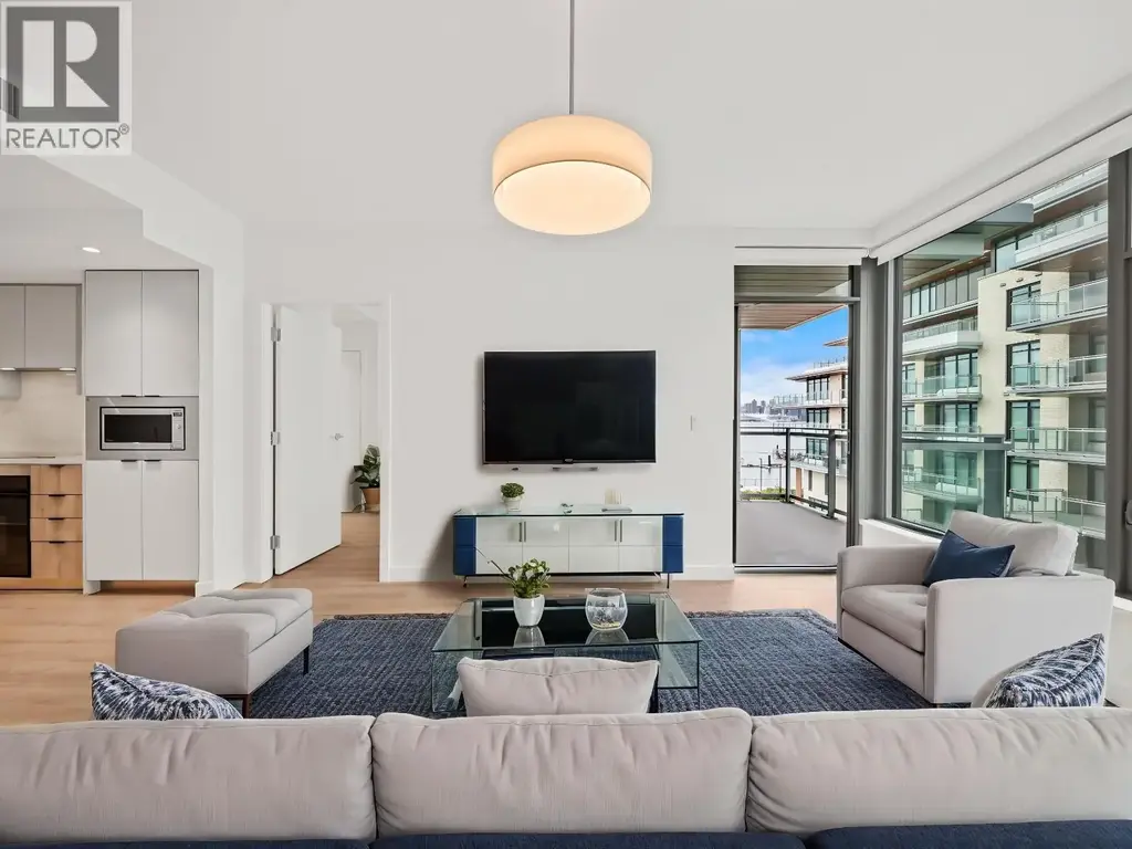 425 755 Harbourside Drive, North Vancouver