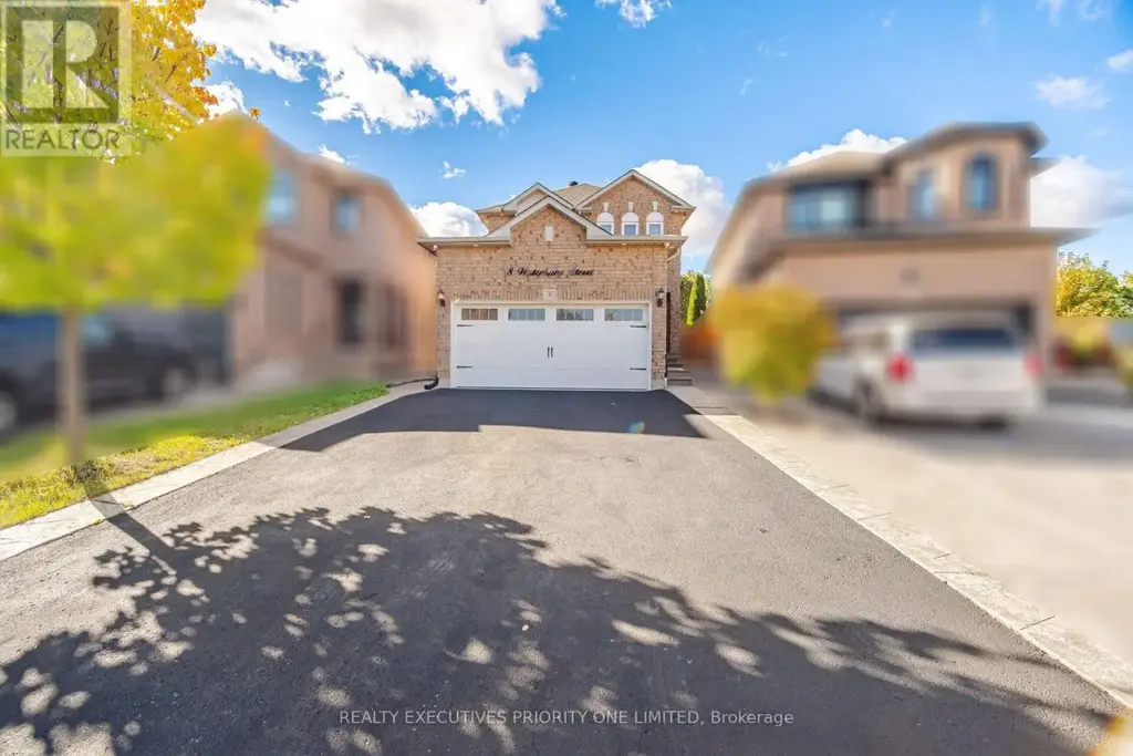 8 Waterbury Street, Caledon (Bolton East)