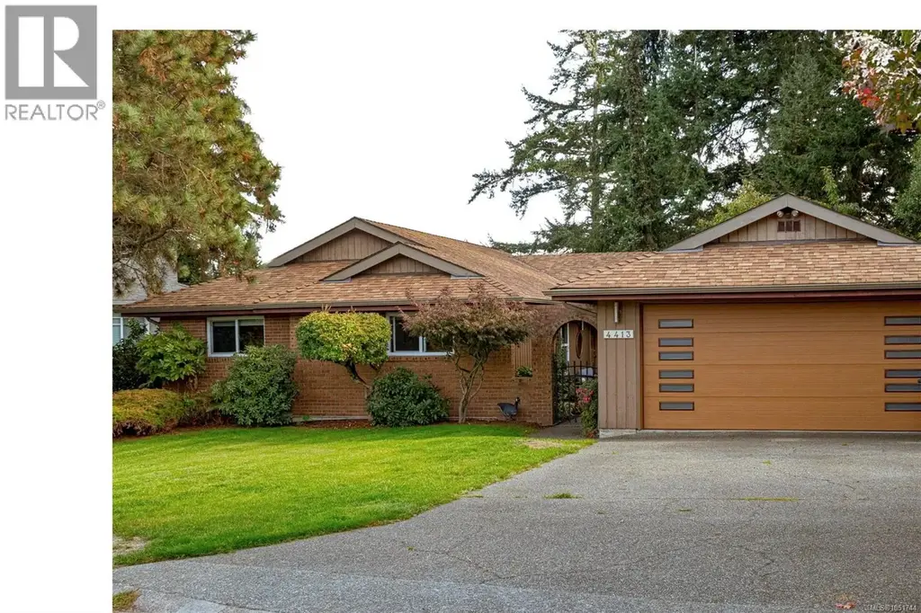 4413 Strom Ness Pl, Saanich