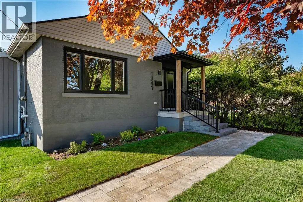 1041 Shepherd's Drive, Burlington