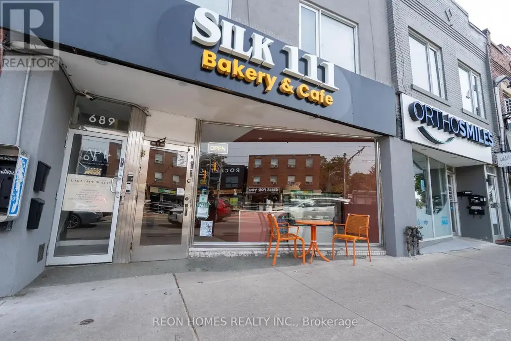 689 St Clair Avenue W, Toronto (Wychwood)