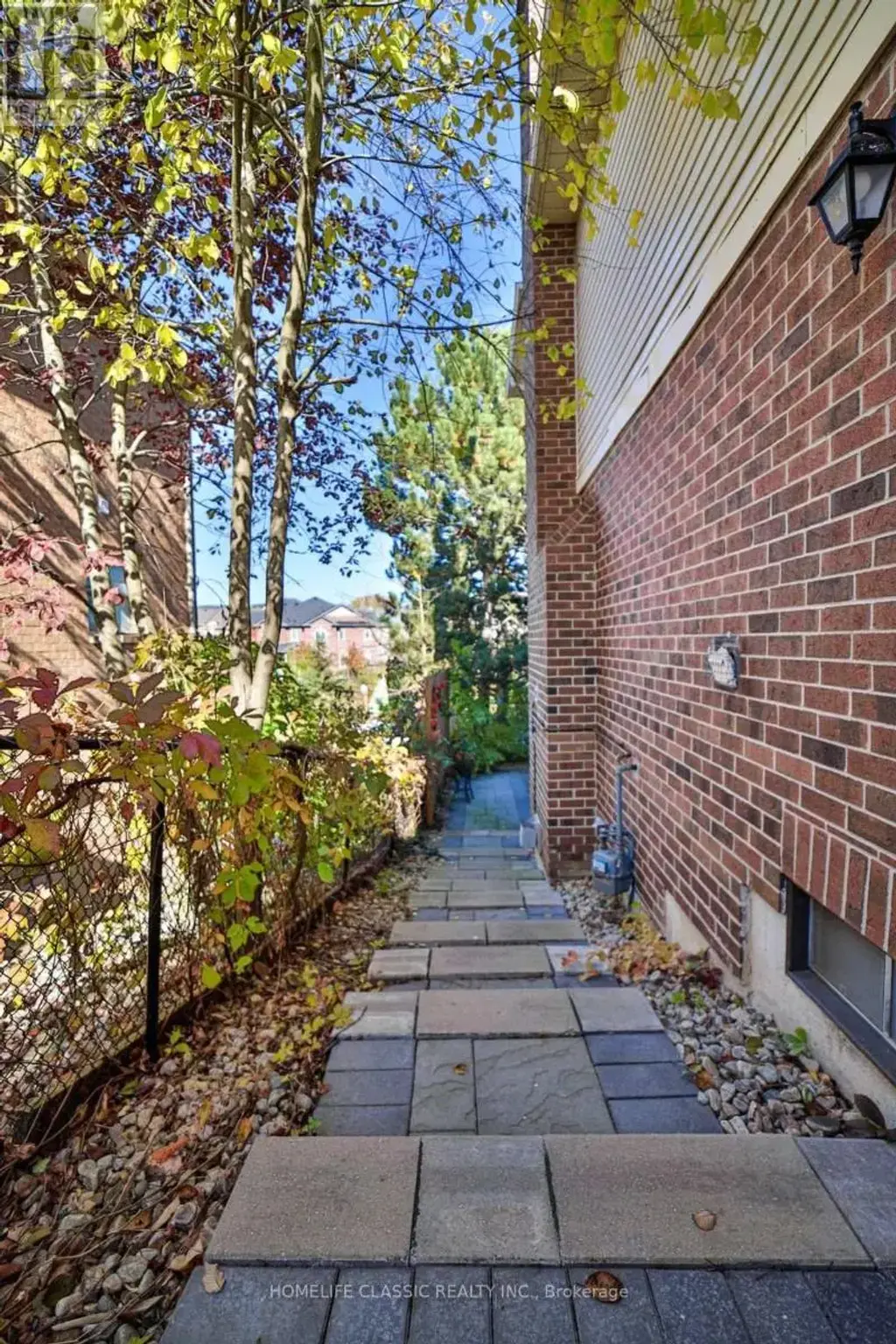 427 Crossland Gate, Newmarket (Glenway Estates)