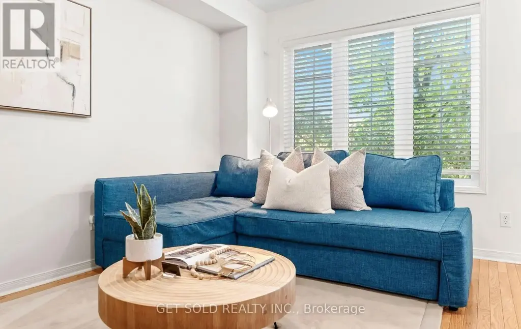 33 Sergio Marchi Street, Toronto (Downsview-Roding-CFB)