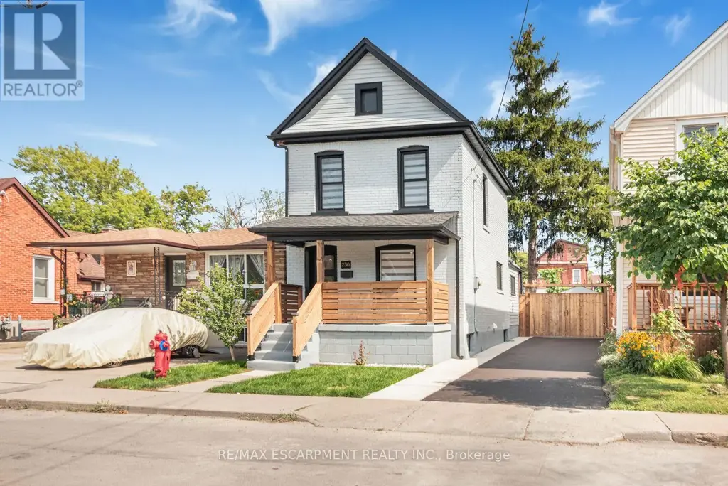250 Rosslyn Avenue N, Hamilton (Crown Point)