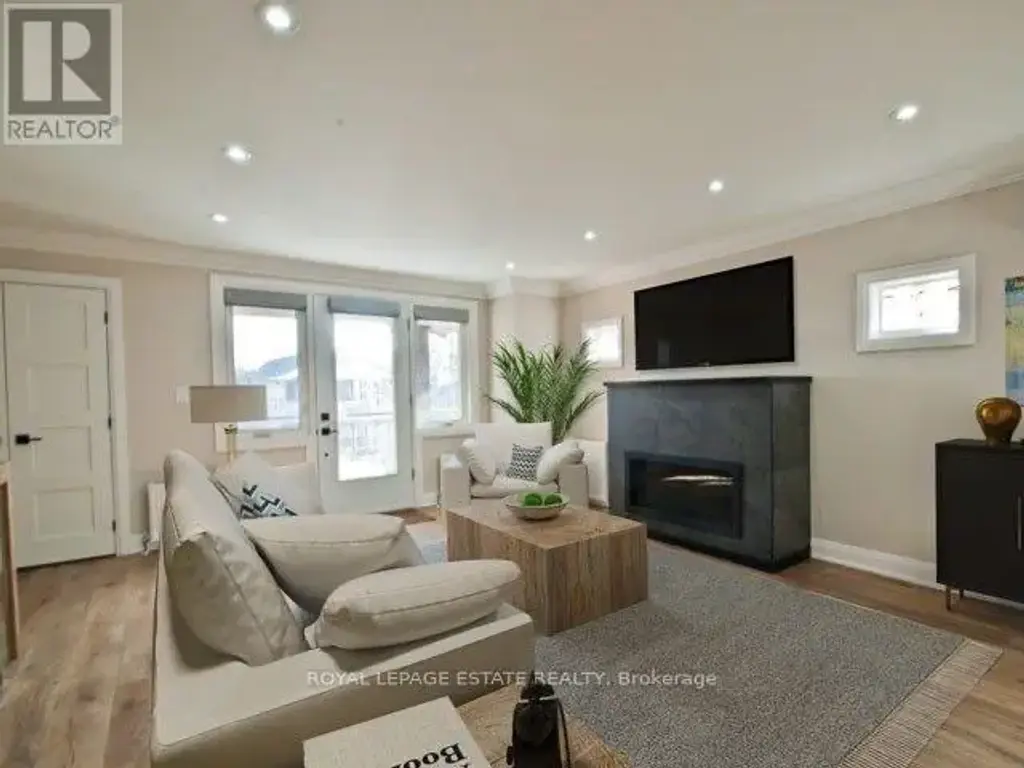 Upper - 22 Wineva Avenue, Toronto (The Beaches)