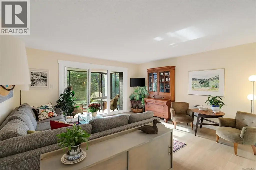 416 1433 Faircliff Lane, Victoria