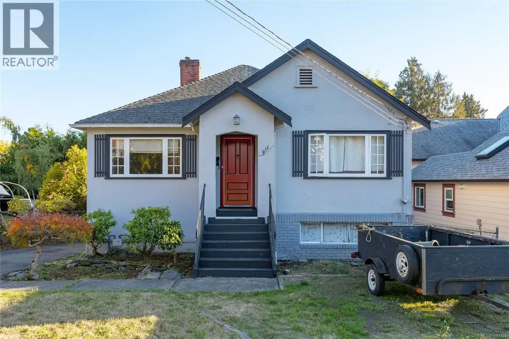 911 Darwin Ave, Saanich