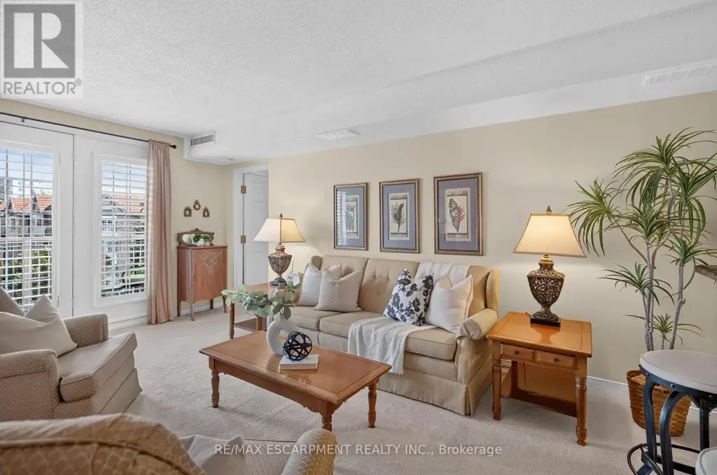 B404 - 216 Plains Road W, Burlington (Bayview)
