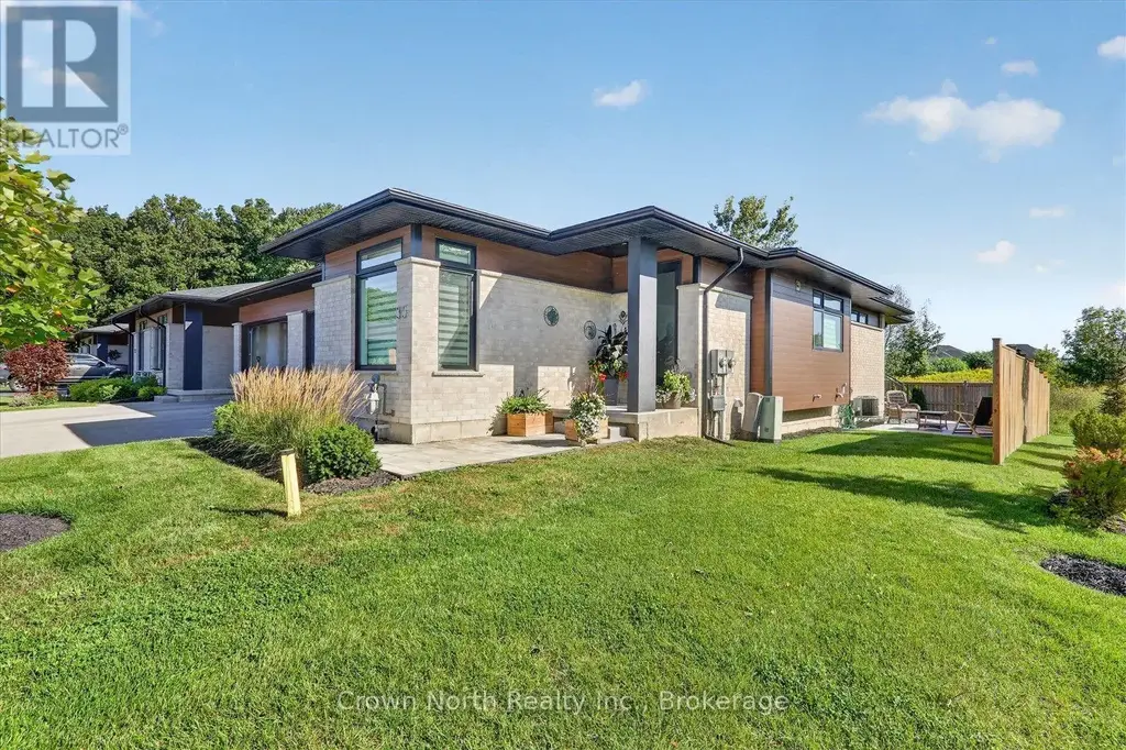 35 - 300 Richmond Street, Thorold (Confederation Heights)