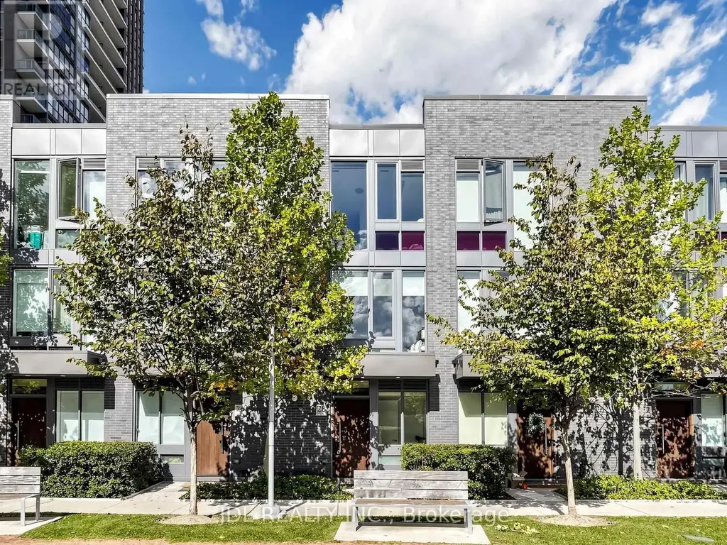 28 Sonic Way, Toronto (Flemingdon Park)