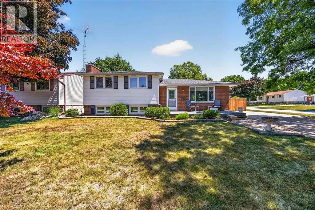 492 Parkdale Crescent, St Clair
