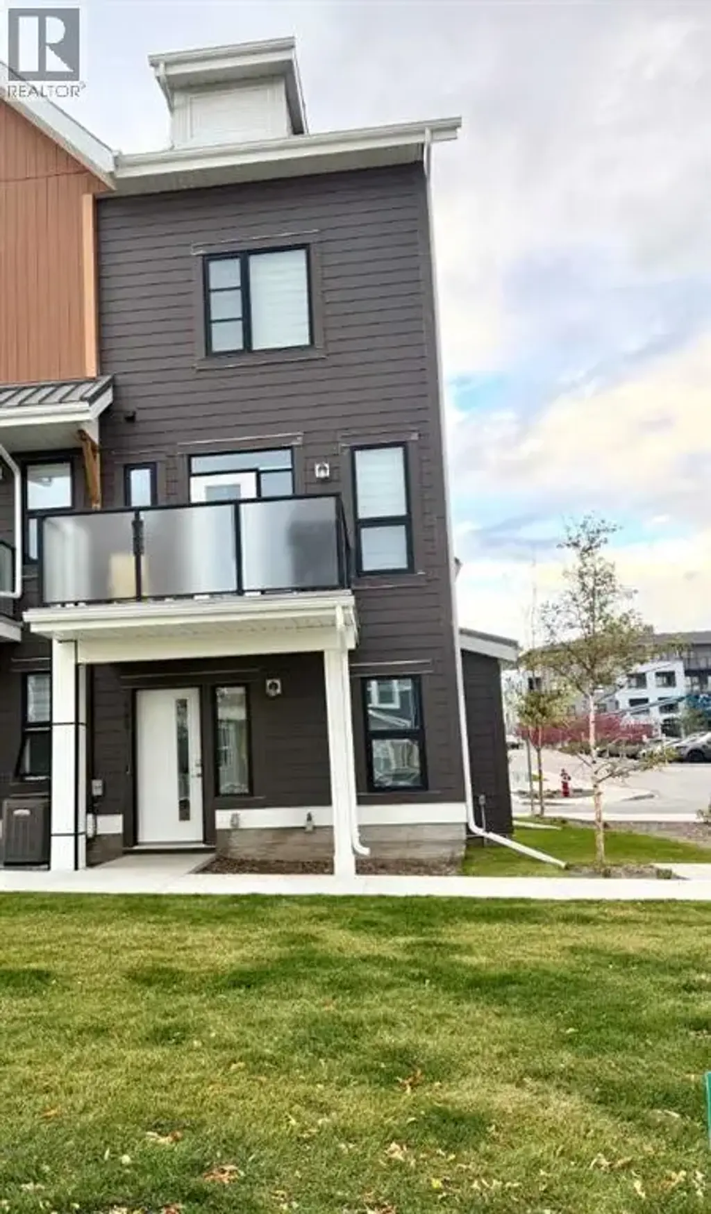 102 Livingston Common Ne, Calgary