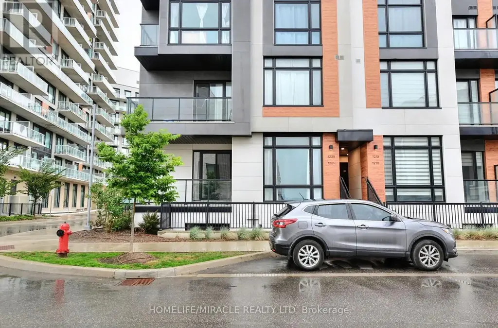 1221 - 8 David Eyer Road, Richmond Hill
