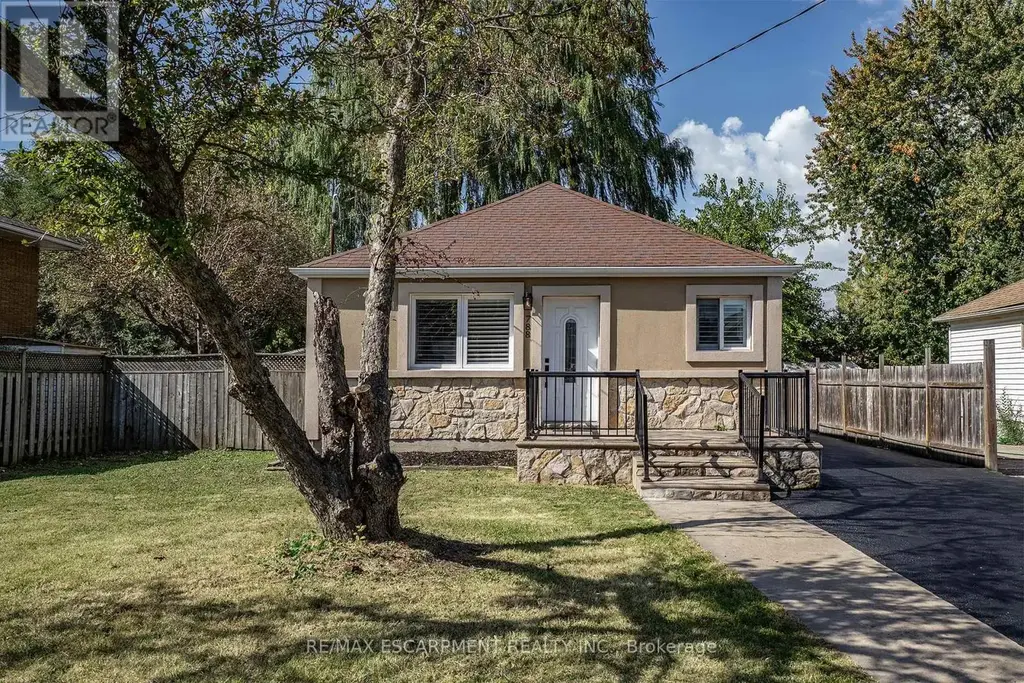 788 Upper Gage Avenue, Hamilton (Macassa)