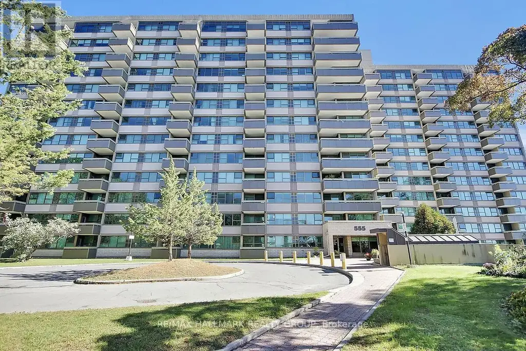704 - 555 Brittany Drive, Ottawa