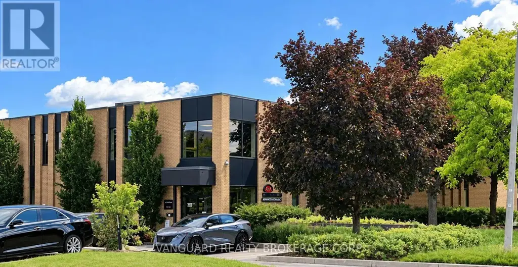 1 - 155 Drumlin Circle, Vaughan (Concord)