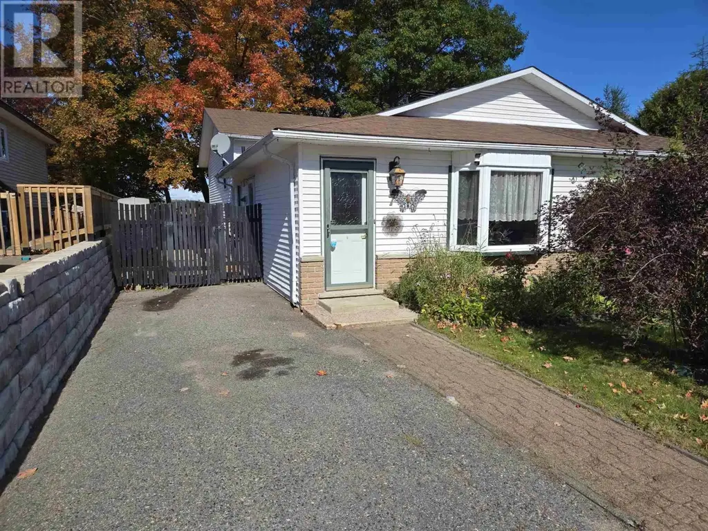 7 Feltz Rd, Elliot Lake