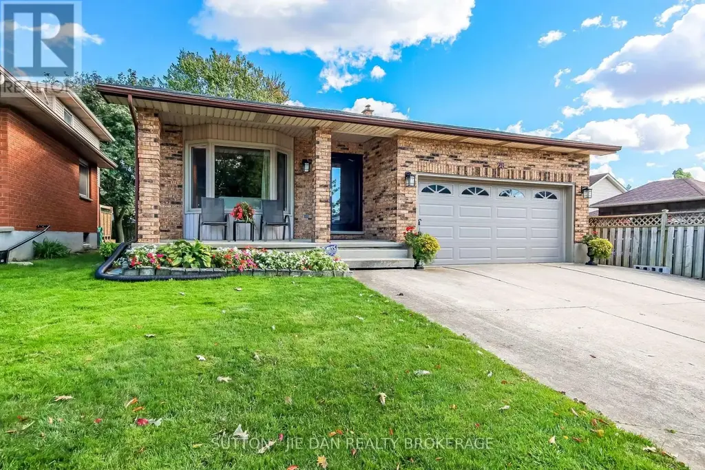 28 Country Club Lane, London South (South Q)