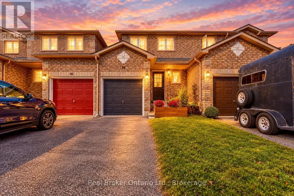 44 Monarchy Street, Barrie (Innis-Shore)
